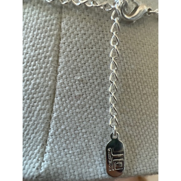 J. Lo Necklace - Picture 3 of 3